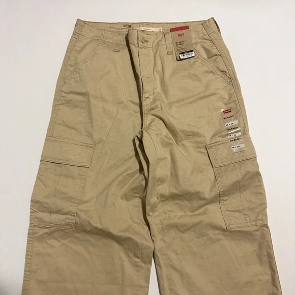 NWT Levi's Women's '94 Baggy Cargo Pants Beige Sz 28x30 Cotton A47070016 - Picture 2 of 12